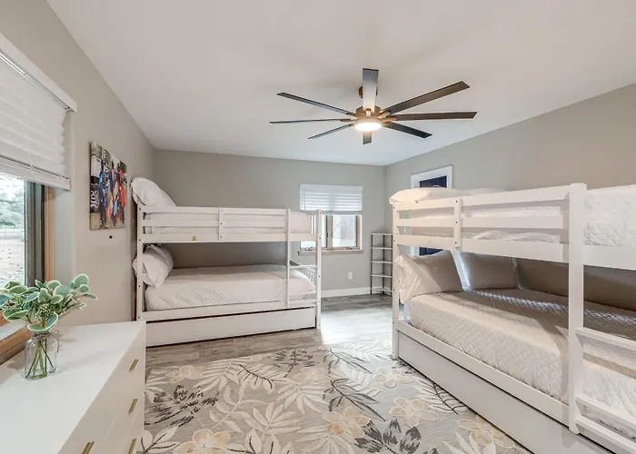 Deluxe Flagstaff Abode W/ Game & Outdoor Fun! Holiday home
