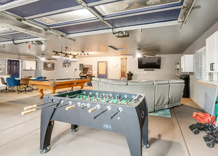 Deluxe Flagstaff Abode W/ Game & Outdoor Fun! *