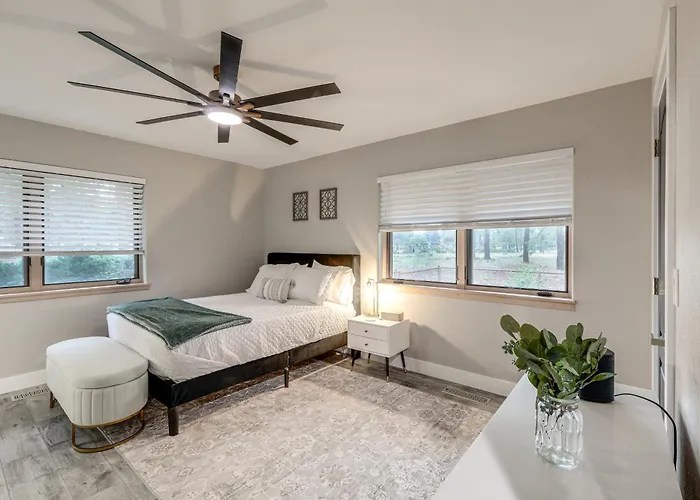 Deluxe Flagstaff Abode W/ Game & Outdoor Fun! *