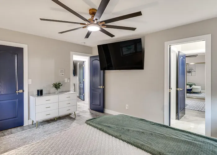 Deluxe Flagstaff Abode W/ Game & Outdoor Fun! Holiday home