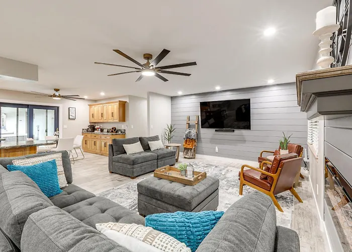 Deluxe Flagstaff Abode W/ Game & Outdoor Fun!