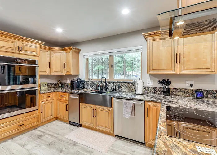 Deluxe Flagstaff Abode W/ Game & Outdoor Fun! Holiday home