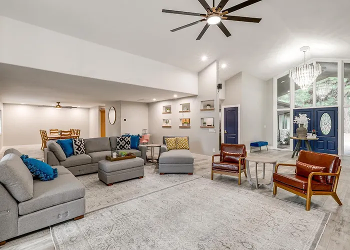 Deluxe Flagstaff Abode W/ Game & Outdoor Fun! Elden Pueblo